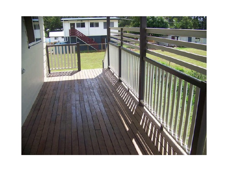8 Betty St, Macleay Island QLD 4184