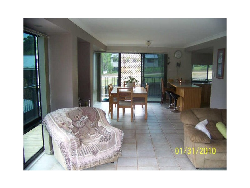 9 Helen Parade, Lamb Island QLD 4184