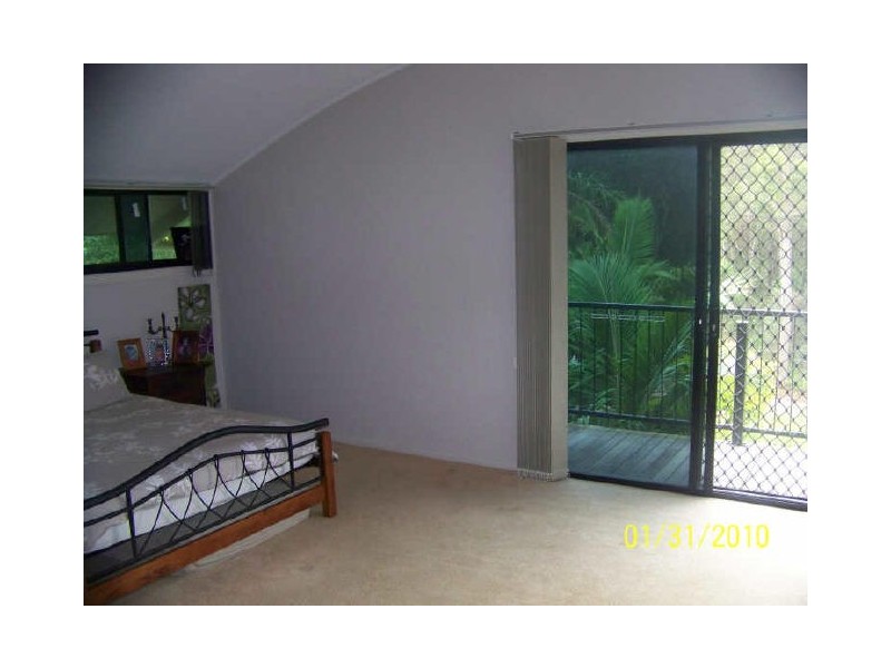 9 Helen Parade, Lamb Island QLD 4184
