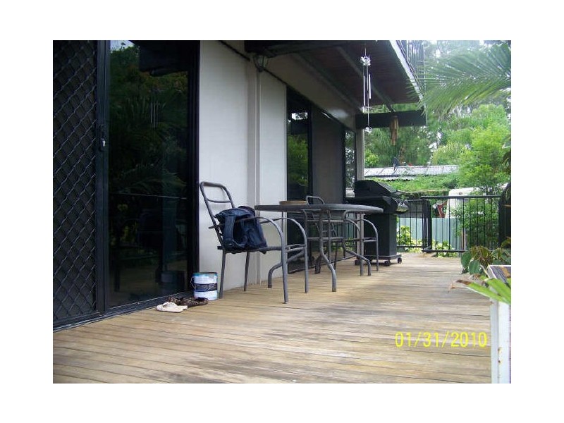 9 Helen Parade, Lamb Island QLD 4184