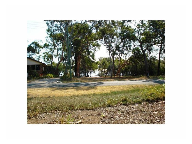 33 Calm Waters Crescent, Coochiemudlo Island QLD 4184