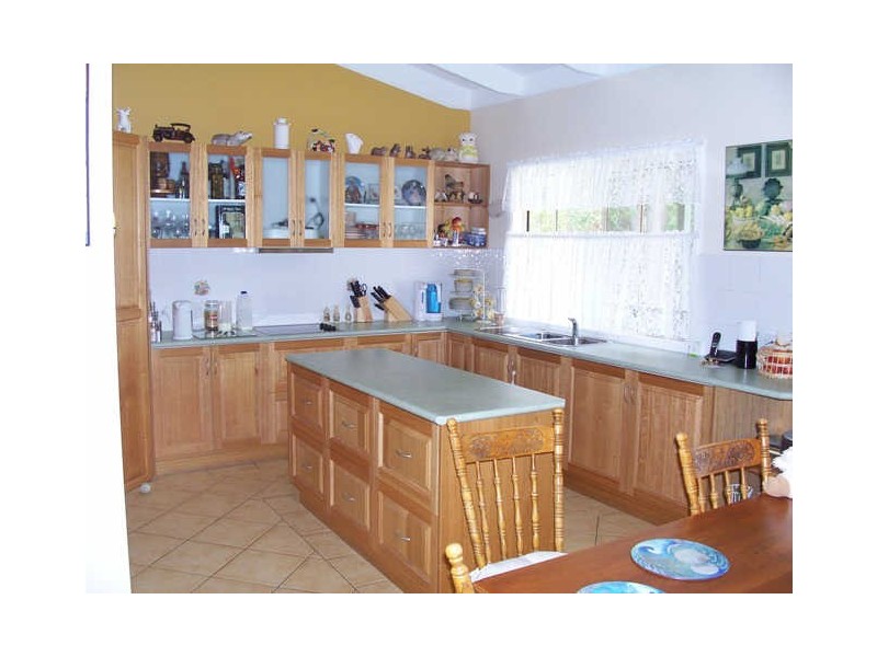 21 Cabriolet Crescent, Macleay Island QLD 4184