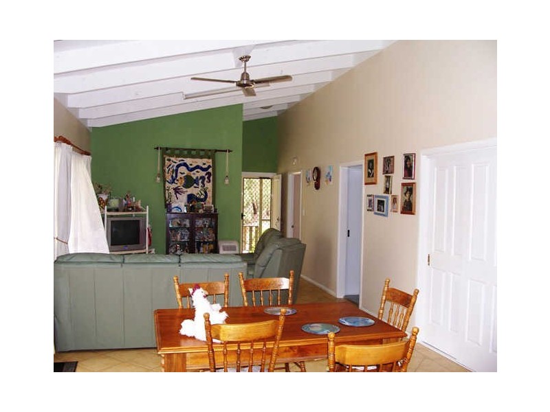 21 Cabriolet Crescent, Macleay Island QLD 4184