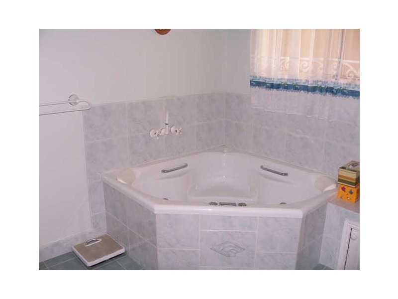 21 Cabriolet Crescent, Macleay Island QLD 4184