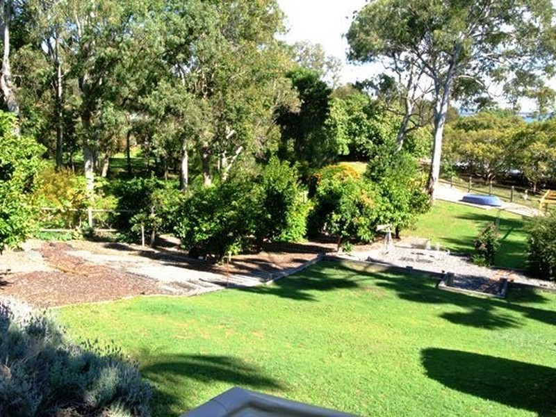 81 Coondooroopa Drive, Macleay Island QLD 4184