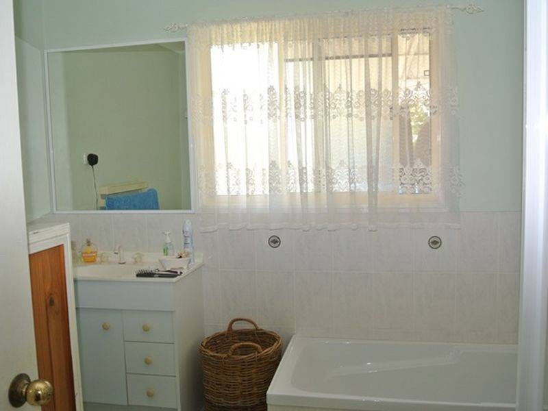 35 Scotts Road, Macleay Island QLD 4184