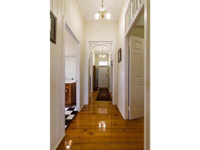 12 Thompson Esplanade, Russell Island QLD 4184