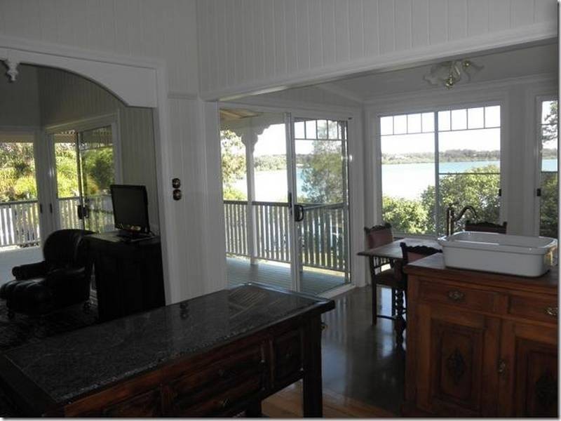 12 Thompson Esplanade, Russell Island QLD 4184