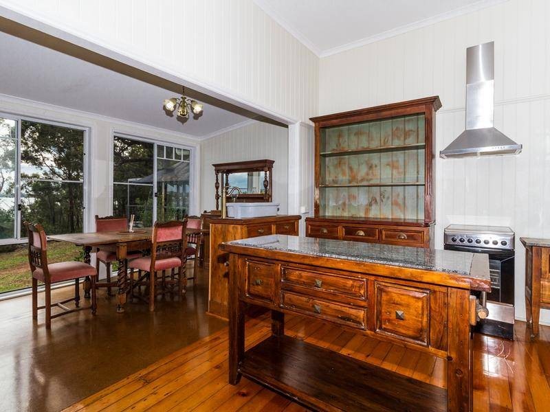 12 Thompson Esplanade, Russell Island QLD 4184