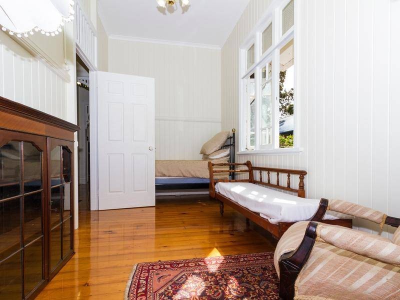 12 Thompson Esplanade, Russell Island QLD 4184