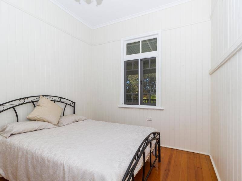 12 Thompson Esplanade, Russell Island QLD 4184