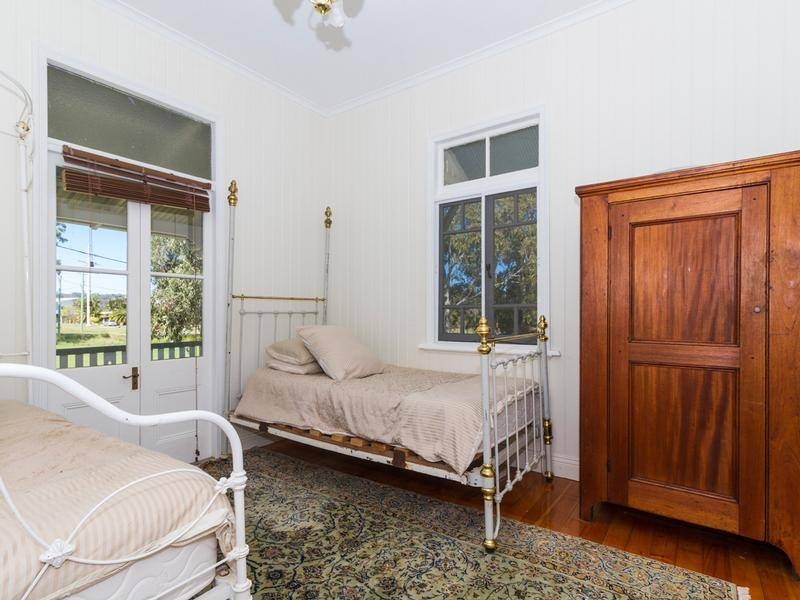 12 Thompson Esplanade, Russell Island QLD 4184