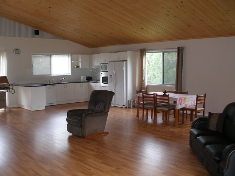 19 Francis Road, Macleay Island QLD 4184