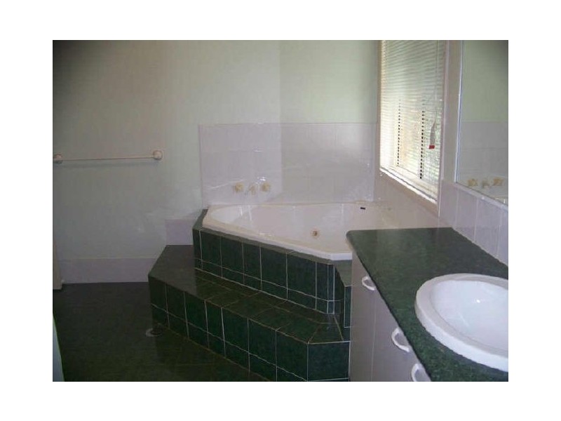 40 Coondooroopa Drive, Macleay Island QLD 4184