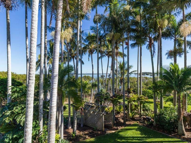 138 Palm Beach Road, Russell Island QLD 4184