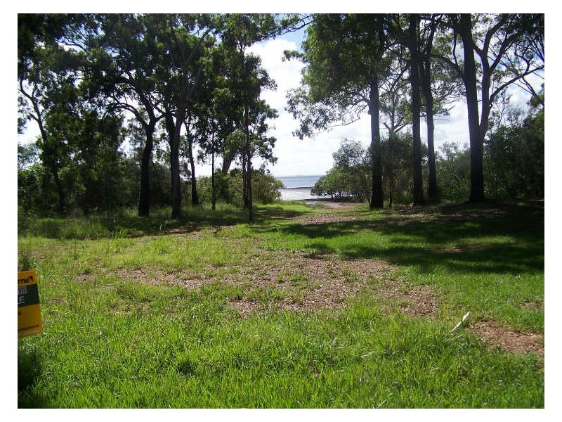 33 Blue Bay Crescent, Perulpa Island QLD 4184