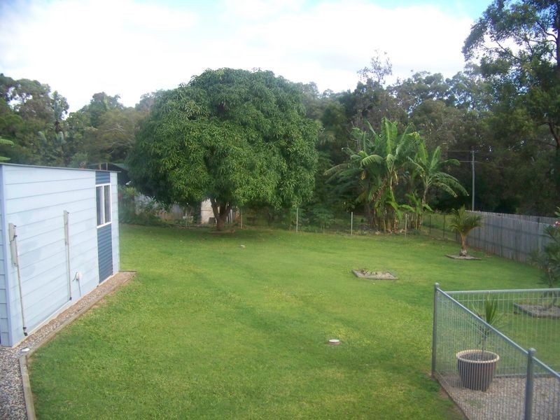 16 Eastborne Terrace, Macleay Island QLD 4184