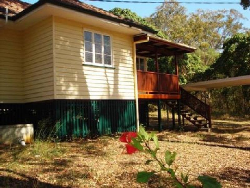 10 Rhodes, Macleay Island QLD 4184