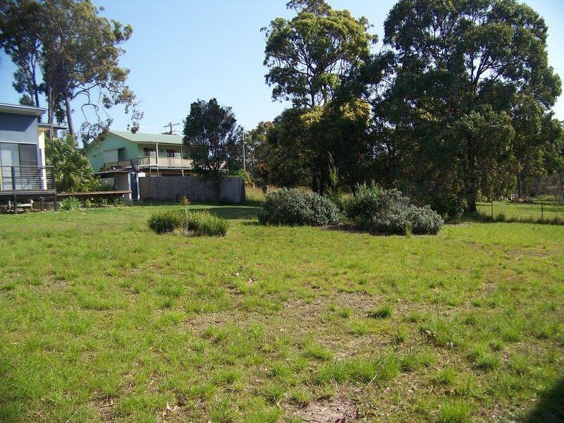25 Oomool Street, Macleay Island QLD 4184