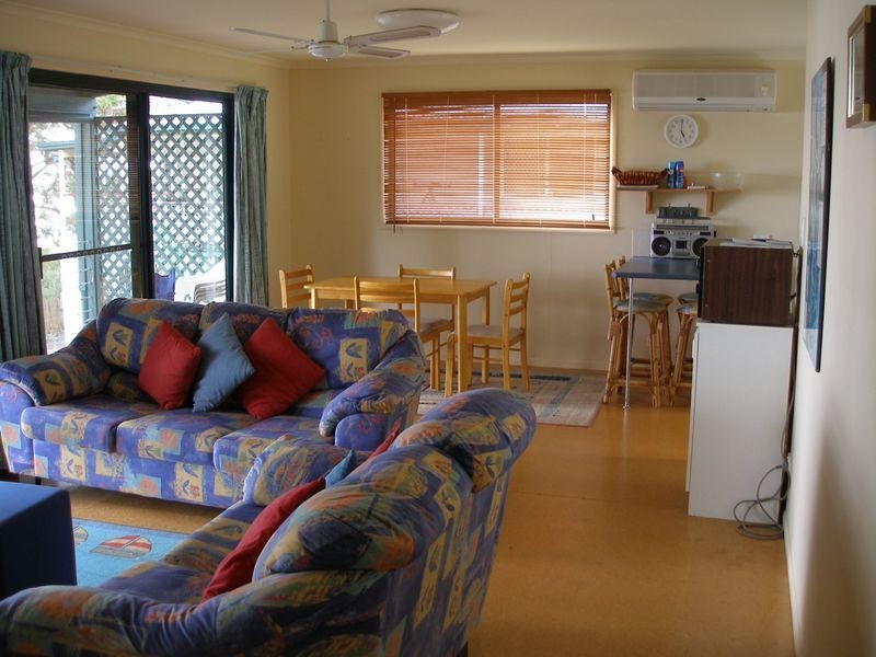 15 Coast Road, Macleay Island QLD 4184