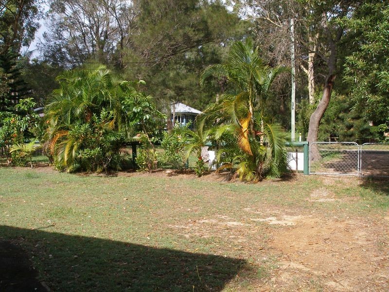 15 Coast Road, Macleay Island QLD 4184