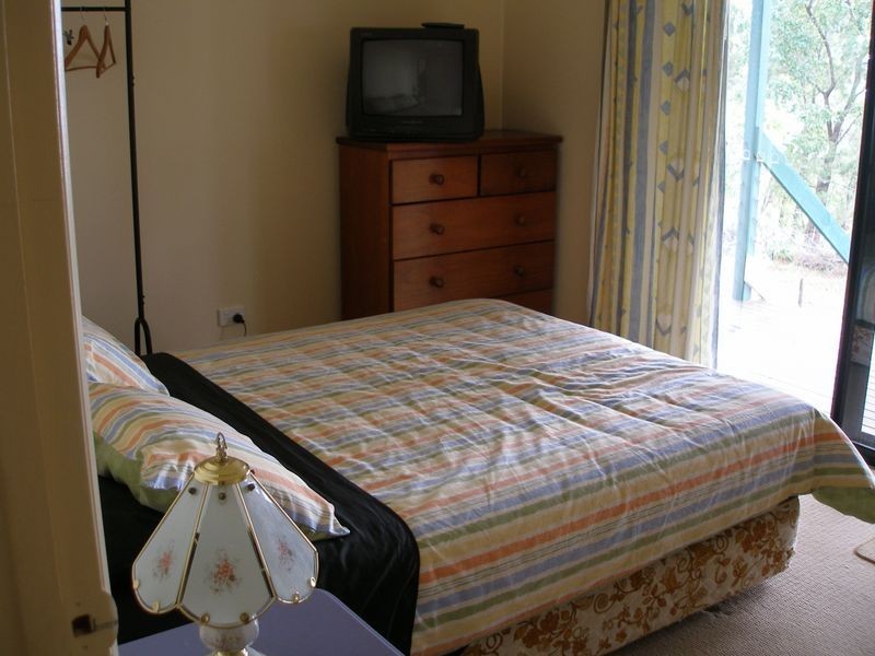 15 Coast Road, Macleay Island QLD 4184