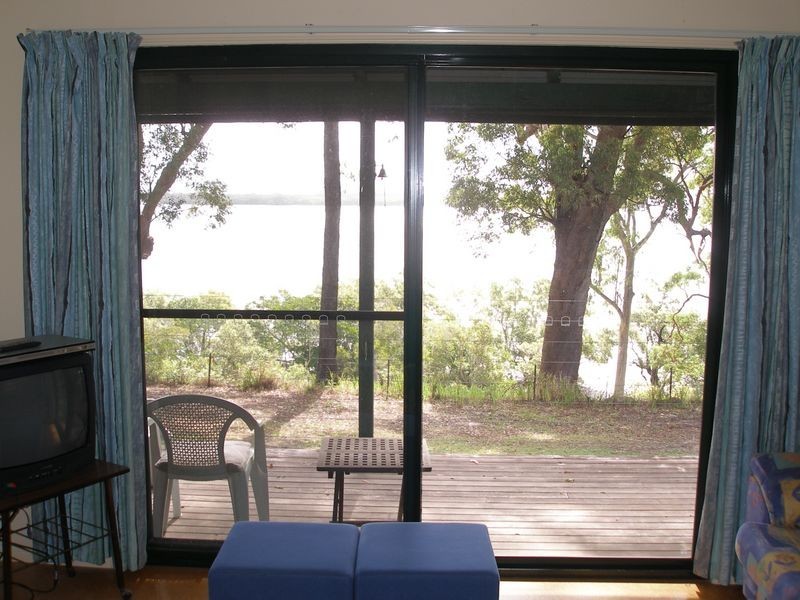 15 Coast Road, Macleay Island QLD 4184