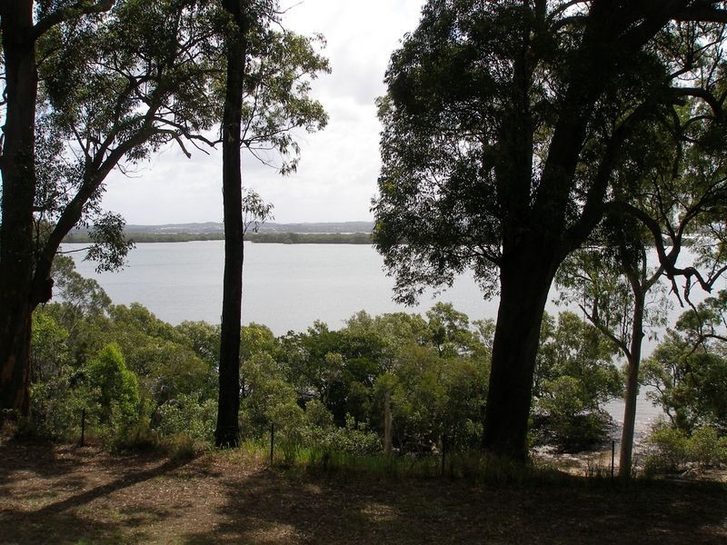 15 Coast Road, Macleay Island QLD 4184