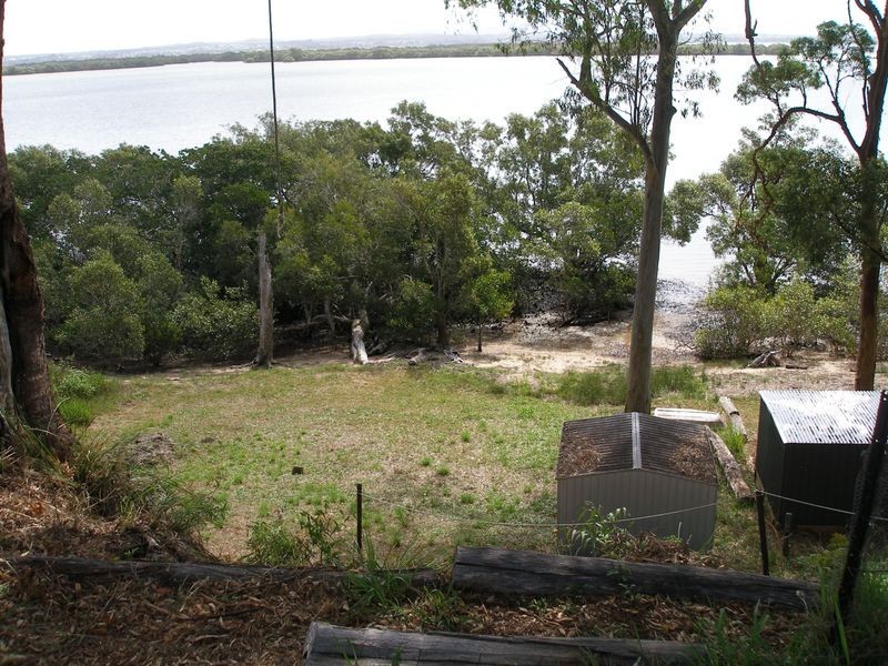 15 Coast Road, Macleay Island QLD 4184