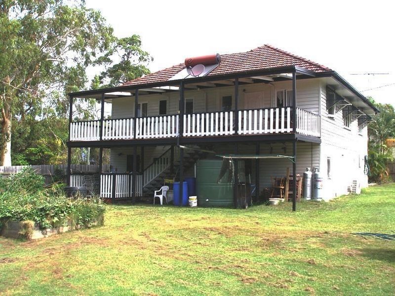 1 Oomool street, Macleay Island QLD 4184