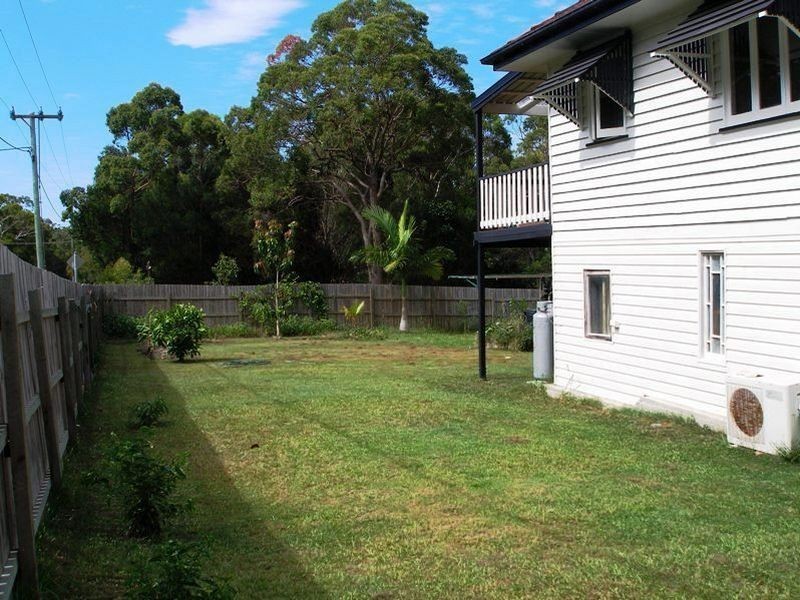 1 Oomool street, Macleay Island QLD 4184