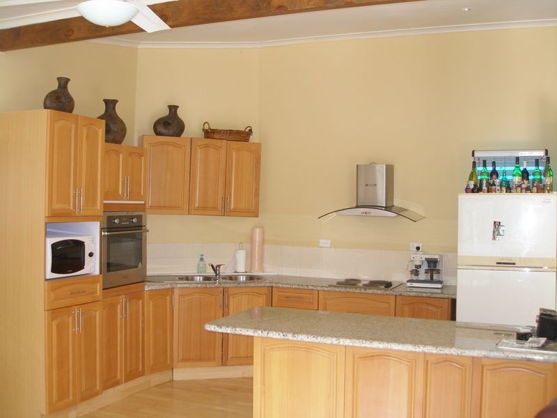 11 Jane Street, Macleay Island QLD 4184