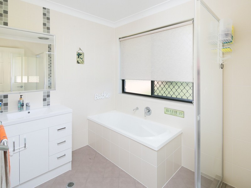 26 Poynter Street, Redland Bay QLD 4165