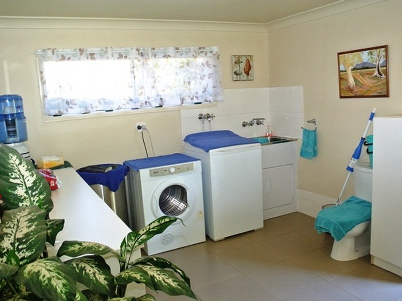 17 Michael Street, Macleay Island QLD 4184