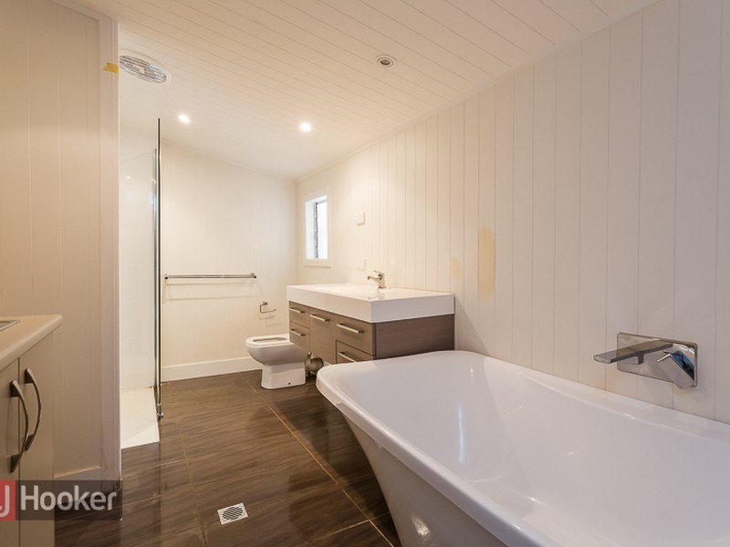 303 Esplanade, Redland Bay QLD 4165