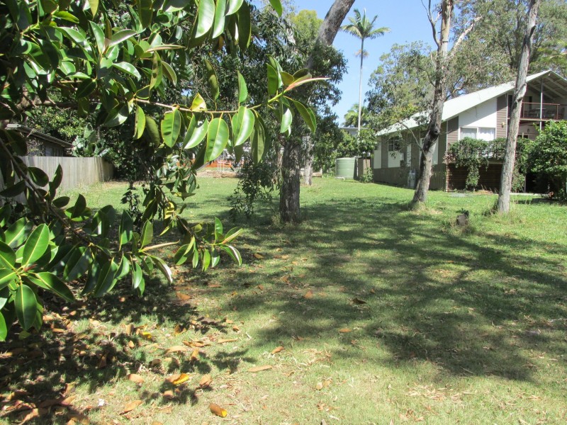26 Blue Bay Crescent, Macleay Island QLD 4184