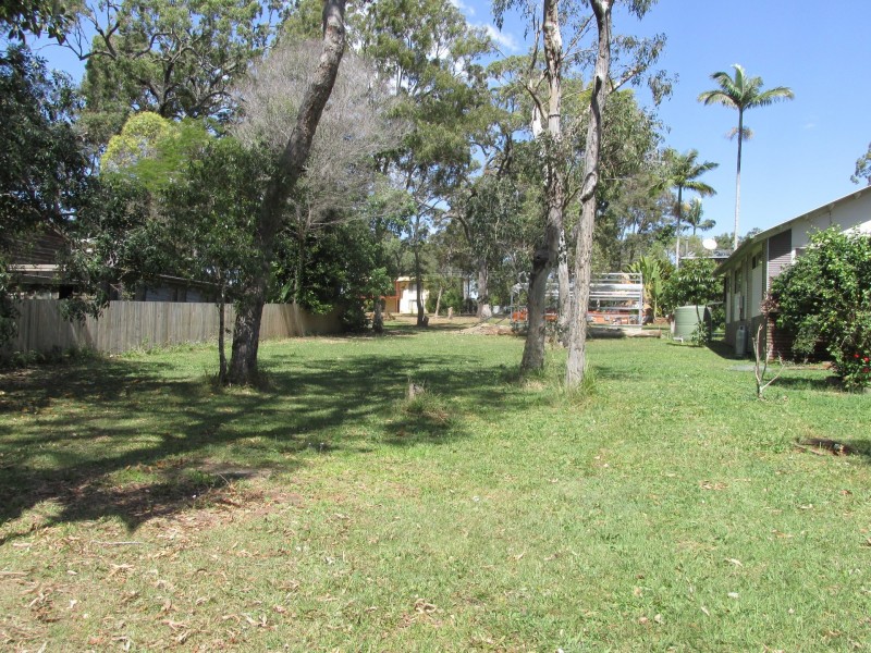 26 Blue Bay Crescent, Macleay Island QLD 4184