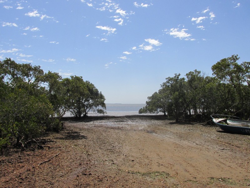 26 Blue Bay Crescent, Macleay Island QLD 4184