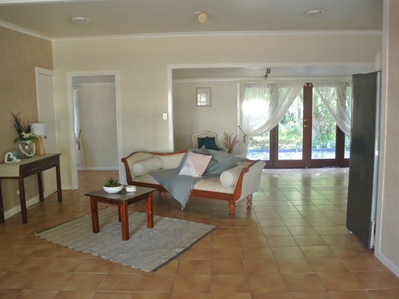 76 Charles Terrace, Macleay Island QLD 4184