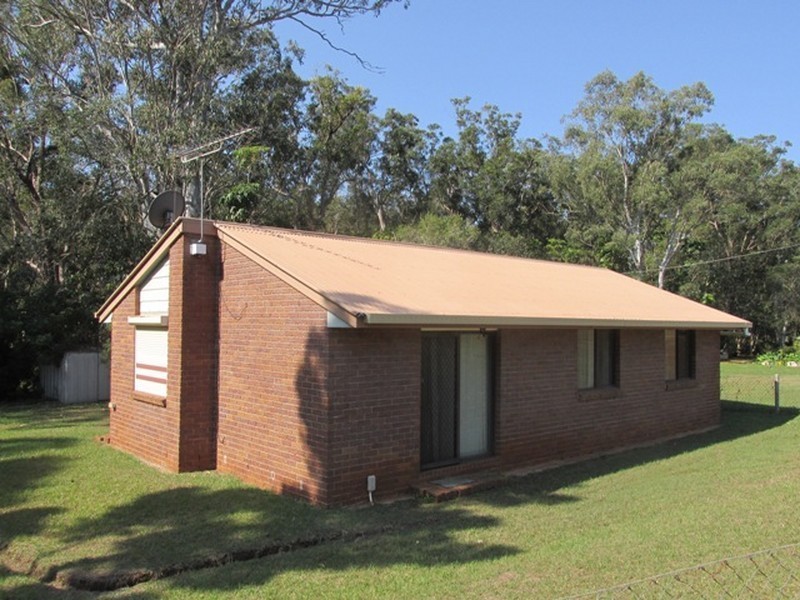 8 Columbia Street, Macleay Island QLD 4184