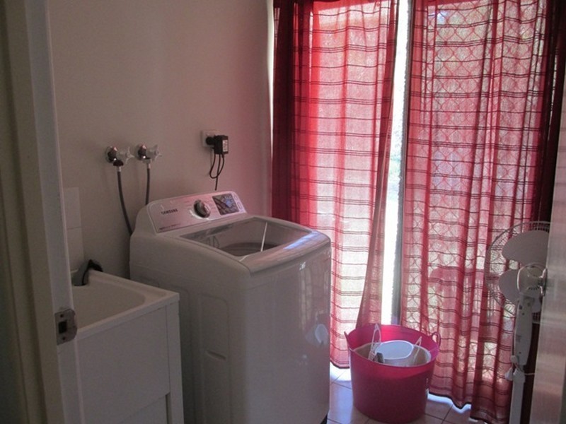 8 Columbia Street, Macleay Island QLD 4184