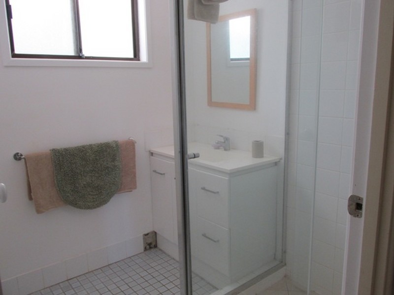 8 Columbia Street, Macleay Island QLD 4184