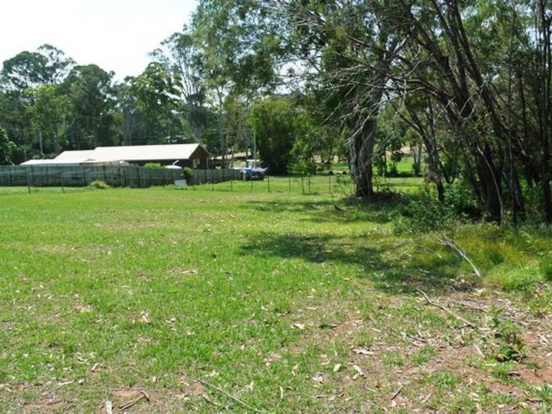 21 Francis Road, Macleay Island QLD 4184