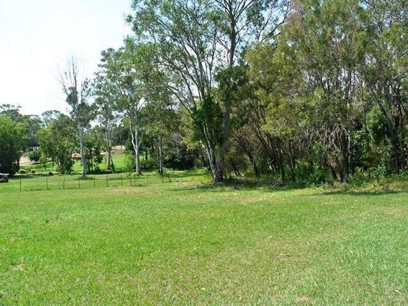 21 Francis Road, Macleay Island QLD 4184