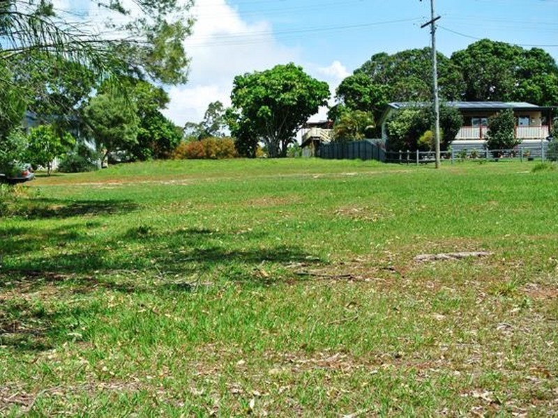 21 Francis Road, Macleay Island QLD 4184