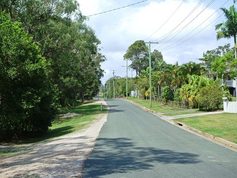 21 Francis Road, Macleay Island QLD 4184