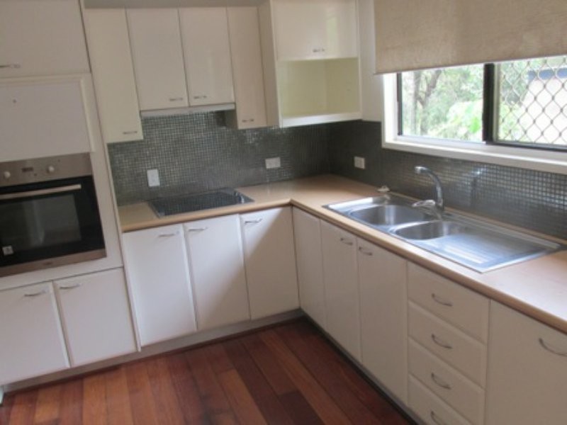9 Aruma St, Macleay Island QLD 4184