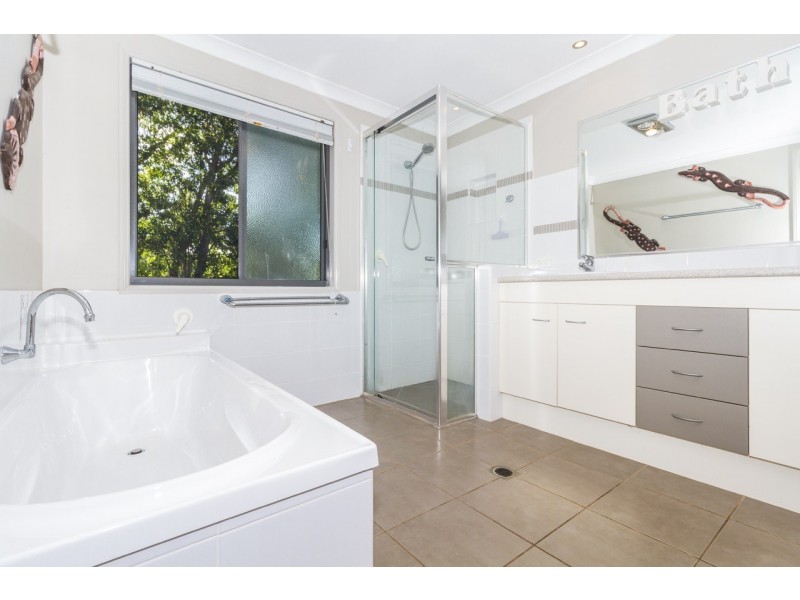 9 Kings Road, Russell Island QLD 4184