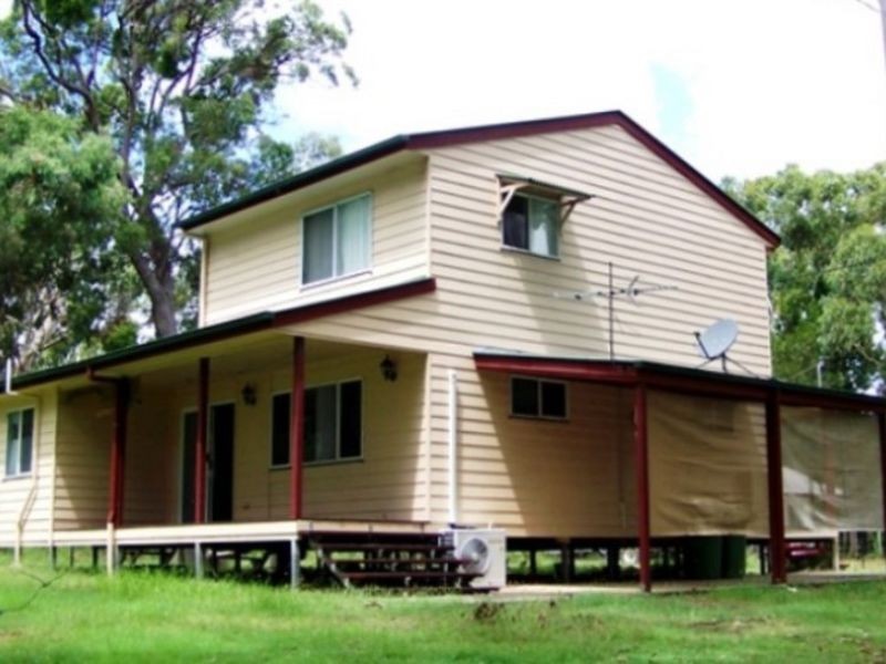 9-11 Barracoota Street, Macleay Island QLD 4184