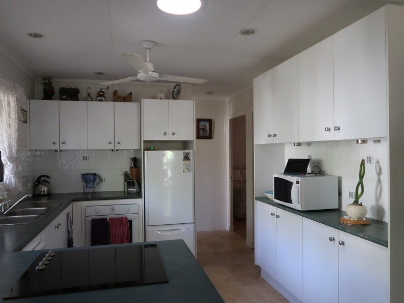 16 Noyes Parade, Karragarra Island QLD 4184